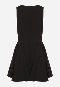 Born2be - Czarna Sukienka Bez Rękawów o Rozkloszowanym Kroju z Ozdobnymi Guzikami Palanea. Okazja: na co dzień. Typ kołnierza: dekolt w kształcie V. Kolor: czarny. Długość rękawa: bez rękawów. Typ sukienki: rozkloszowane. Styl: klasyczny, casual, elegancki #6