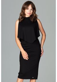 Lenitif - Dopasowana sukienka midi z doszytą pelerynką czarna. Kolor: czarny. Typ sukienki: ołówkowe, dopasowane. Styl: elegancki. Długość: midi