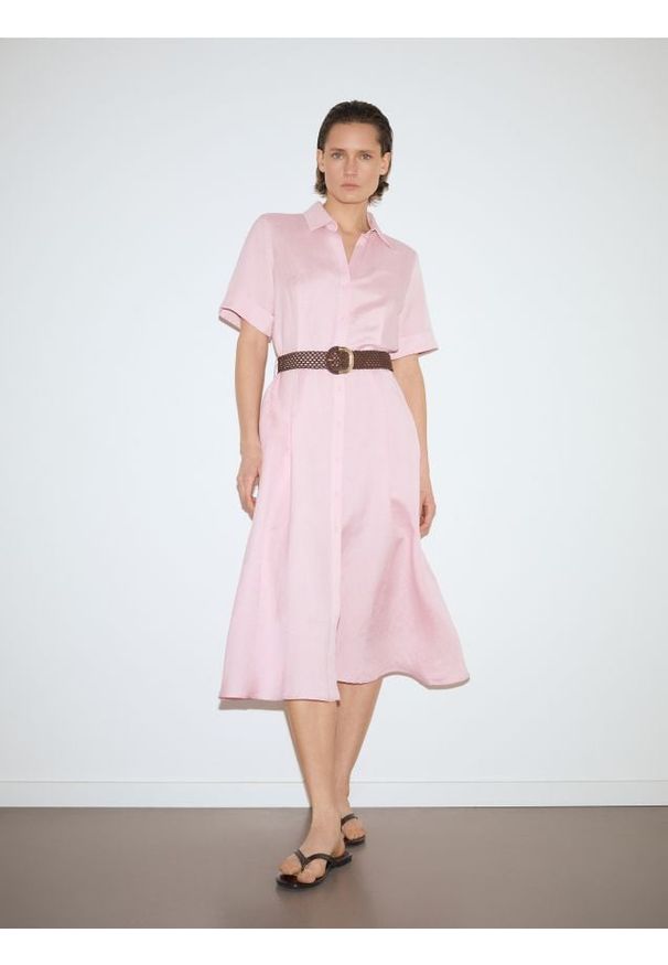 Reserved - Sukienka midi z lnem - pastelowy róż. Kolor: różowy. Materiał: len. Długość: midi