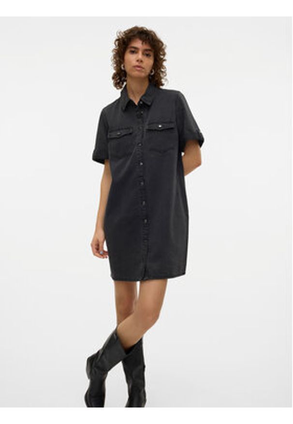 Vero Moda Sukienka jeansowa Jennie 10309665 Czarny Regular Fit. Kolor: czarny. Materiał: bawełna