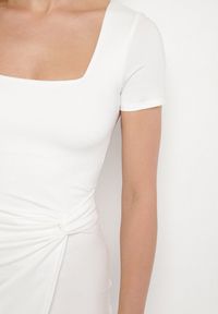 Born2be - Biała Taliowana Sukienka z Wiskozą z Marszczeniem Milasela. Kolor: biały. Materiał: wiskoza. Styl: elegancki, klasyczny #3