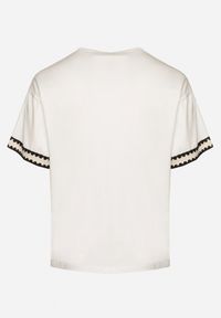 Born2be - Biały Bawełniany T-shirt o Kroju Oversize ze Zdobieniem przy Rękawach Milatia. Okazja: na co dzień. Kolor: biały. Materiał: bawełna. Wzór: aplikacja. Styl: elegancki, casual #5