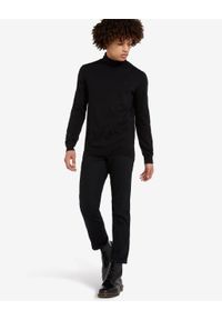 Wrangler - MĘSKI SWETER GOLF WRANGLER ROLL NECK KNIT BLACK CZARNY W8A22P100. Typ kołnierza: golf. Kolor: czarny