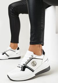 Born2be - Białe Sznurowane Sneakersy na Koturnie z Brokatem Lasima. Kolor: biały. Obcas: na koturnie #3