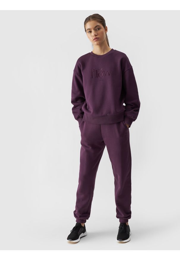 4f - Spodnie dresowe joggery damskie - fioletowe. Kolor: fioletowy. Materiał: dresówka