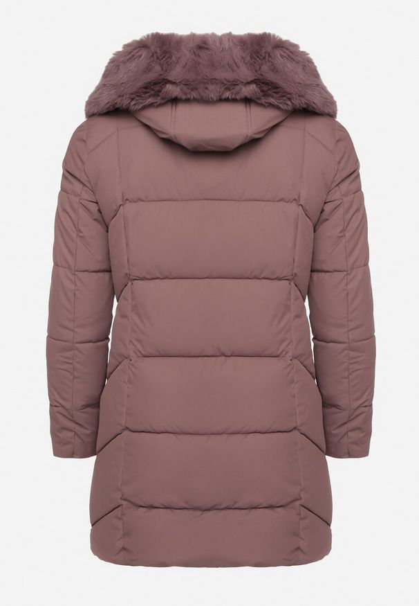 Born2be - Ciemnofioletowa Kurtka Pikowana z Ozdobnymi Przeszyciami Ozdobiona Futerkiem Sarittia. Okazja: na co dzień, na spacer. Kolor: fioletowy. Materiał: futro. Wzór: aplikacja. Sezon: zima. Styl: elegancki, klasyczny, casual