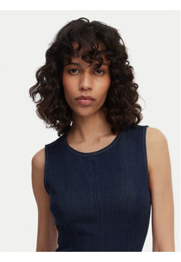 Guess Sukienka codzienna W6RK72 D6980 Granatowy Regular Fit. Okazja: na co dzień. Kolor: niebieski. Materiał: syntetyk. Typ sukienki: proste. Styl: casual