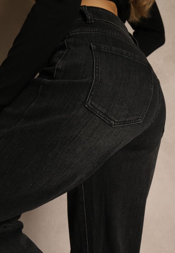 Renee - Czarne Jeansy Mom Fit High Waist z Dodatkiem Wiskozy Aclonea. Stan: podwyższony. Kolor: czarny. Długość: krótkie. Styl: klasyczny, elegancki