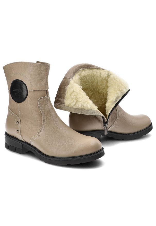 Beżowe Botki Karino Damskie Wygodne Obuwie. Kolor: beżowy. Materiał: syntetyk, futro, skóra. Sezon: zima. Obcas: na obcasie. Styl: elegancki. Wysokość obcasa: niski