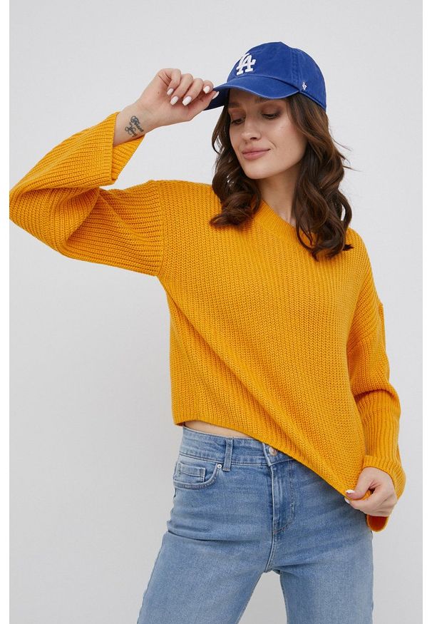 Vero Moda sweter damski kolor żółty lekki. Kolor: żółty. Materiał: dzianina
