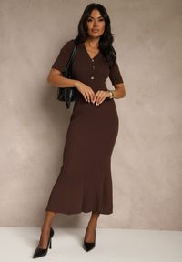 Renee - Brązowa Taliowana Sukienka z Dzianiny z Wiskozą z Guzikami przy Dekolcie Fenittia. Typ kołnierza: dekolt w serek. Kolor: brązowy. Materiał: dzianina, wiskoza. Styl: boho #2