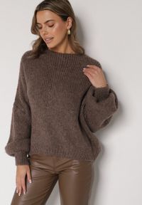 Born2be - Jasnobrązowy Kardigan Oversize z Wełną Zdobiony Kokardkami Eleathalie. Okazja: na co dzień. Typ kołnierza: kokarda. Kolor: brązowy. Materiał: wełna. Wzór: aplikacja. Styl: casual, elegancki #1