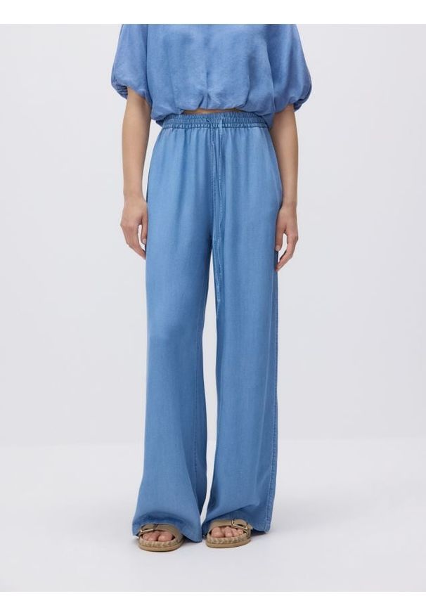 Reserved - Jeansy wide leg z lyocellu - niebieski. Kolor: niebieski