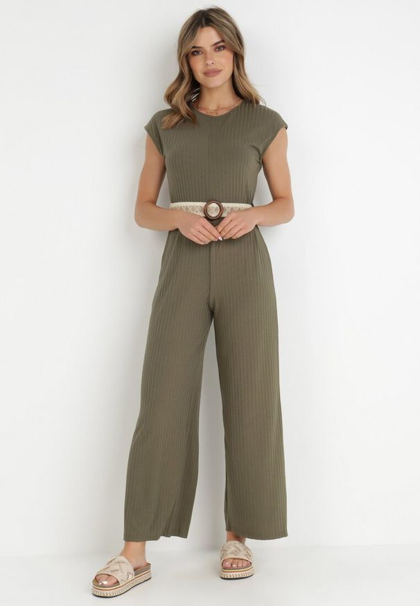 Born2be - Ciemnozielony Kombinezon z Paskiem Thalaera. Kolor: zielony. Materiał: dzianina, prążkowany. Długość rękawa: krótki rękaw. Długość: krótkie. Wzór: jednolity. Sezon: lato. Styl: boho