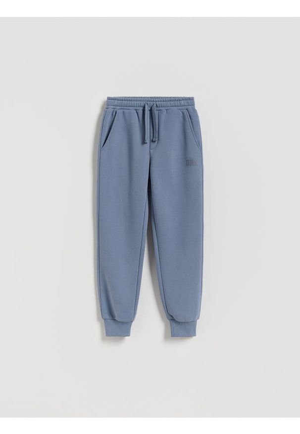 Reserved - Bawełniane joggery z meszkiem - granatowy. Kolor: niebieski. Materiał: bawełna