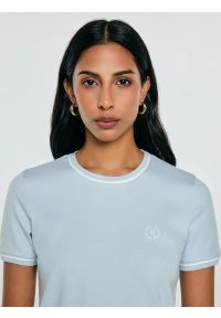 Big-Star - Koszulka damska z kontrastowym wykoŅczeniem jasnoniebieska Lemoure 400. Okazja: na co dzień. Kolor: niebieski. Materiał: dzianina, skóra, materiał. Długość rękawa: krótki rękaw. Wzór: geometria, haft, gładki. Styl: casual, klasyczny, elegancki #5