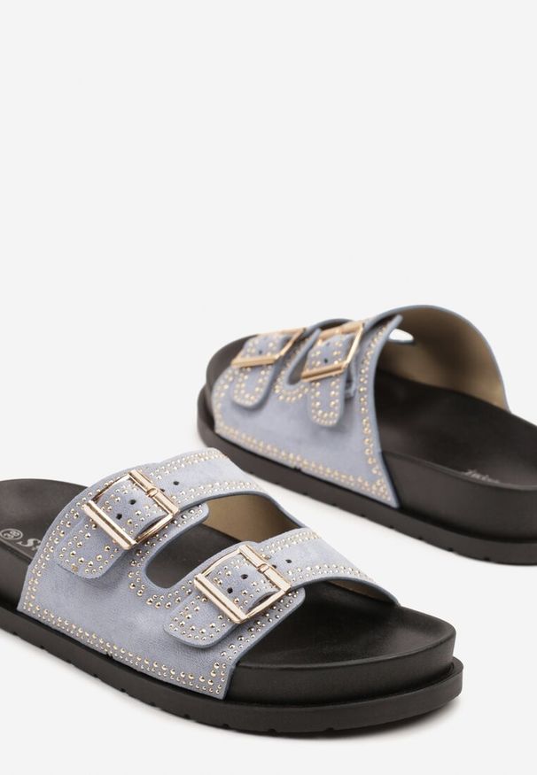 Born2be - Niebieskie Klapki Ozdobione Klamrami i Nitami Alerives. Okazja: na co dzień. Kolor: niebieski. Wzór: aplikacja. Styl: elegancki, casual, klasyczny