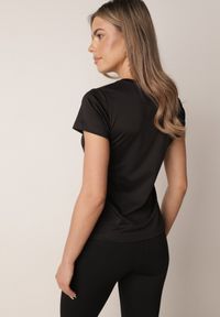 Born2be - Czarny Gładki T-shirt o Klasycznym Kroju Lycoris. Okazja: do domu, do pracy, na co dzień. Kolor: czarny. Materiał: jeans. Wzór: gładki. Styl: klasyczny #7