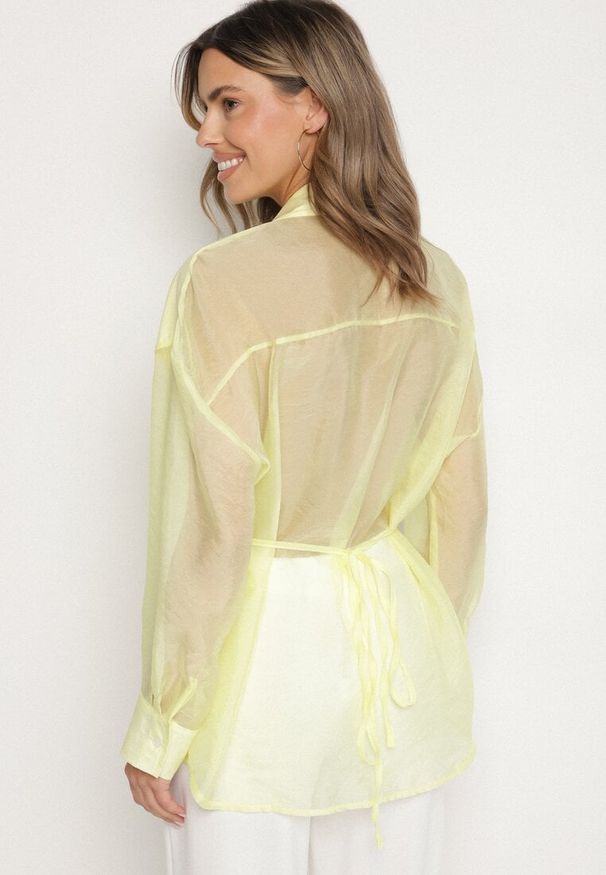 Born2be - Żółta Koszula z Transparentnymi Rękawami Silomea. Okazja: na co dzień. Kolor: żółty. Materiał: jeans. Wzór: aplikacja. Styl: casual