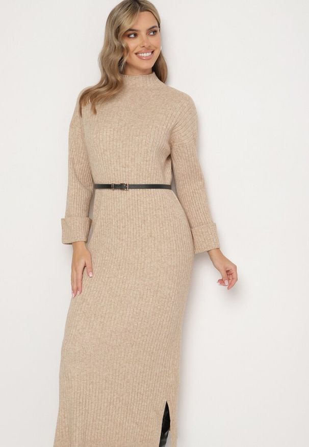 Born2be - Beżowa Sweterkowa Sukienka z Wiskozą i Wywiniętymi Rękawami Gebiga. Okazja: na co dzień. Kolor: beżowy. Materiał: wiskoza. Styl: elegancki, klasyczny, casual