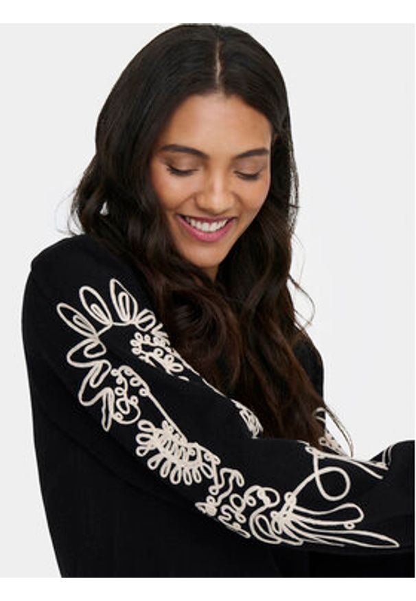 only - ONLY Sweter Magnolia 15367757 Czarny Regular Fit. Kolor: czarny. Materiał: syntetyk