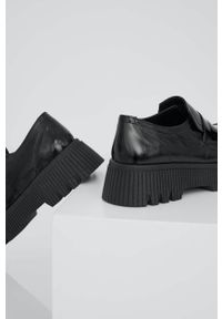 Answear Lab mokasyny skórzane damskie kolor czarny na platformie. Nosek buta: okrągły. Kolor: czarny. Materiał: skóra. Obcas: na platformie. Styl: wakacyjny #2