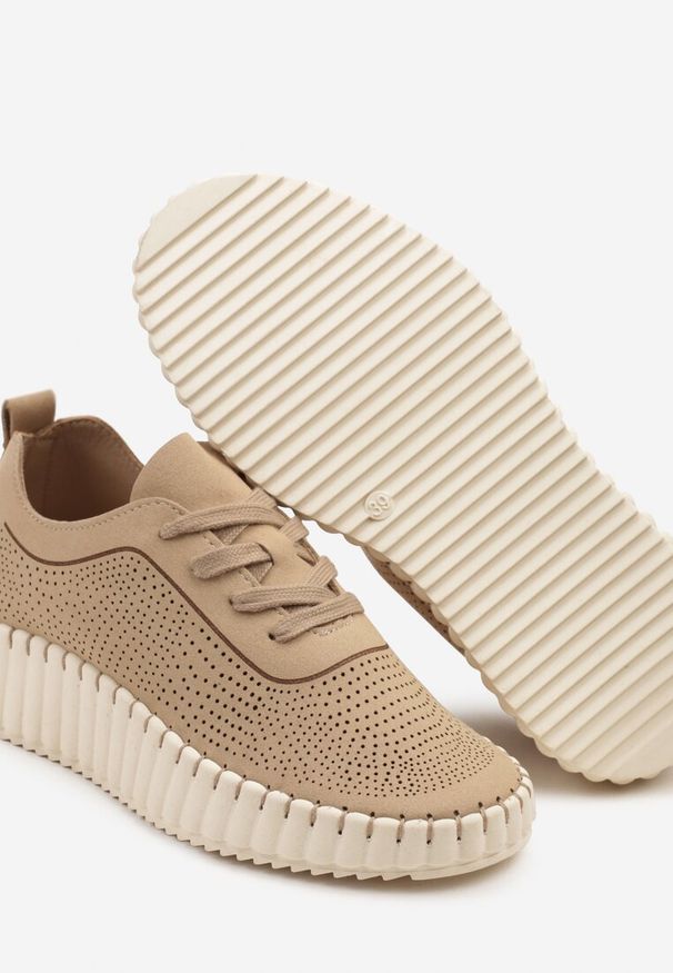 Born2be - Beżowe Ażurowe Sneakersy na Grubej Podeszwie z Tłoczeniem Ronele. Okazja: na co dzień. Kolor: beżowy. Wzór: ażurowy