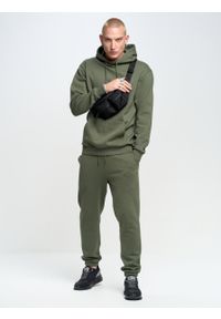 Big-Star - Spodnie męskie dresowe khaki William 303/ Hector 303. Kolor: zielony. Materiał: dresówka #5