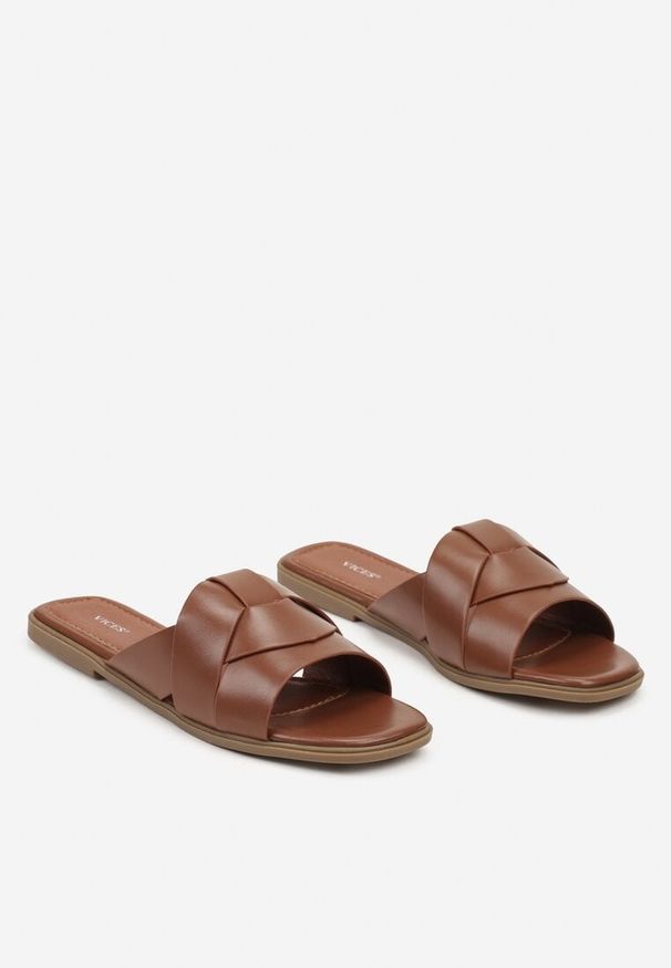 Born2be - Brązowe Płaskie Klapki Wykończone Kwadratowym Noskiem Lorivia. Okazja: na co dzień, na spacer, na plażę. Kolor: brązowy. Materiał: len. Wzór: ażurowy, geometria. Styl: casual