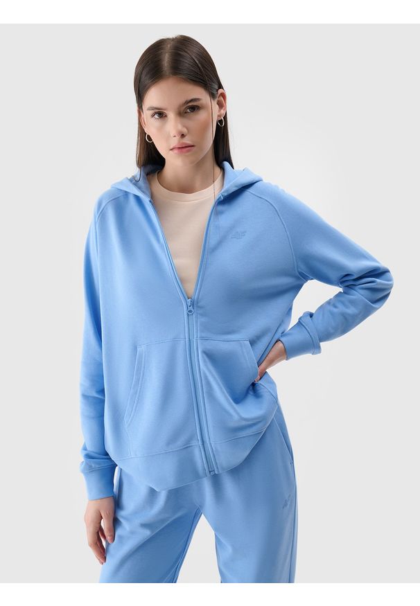 4f - 4F Bluza dresowa rozpinana z kapturem damska - niebieska XXL. Okazja: na co dzień. Typ kołnierza: kaptur. Kolor: niebieski. Materiał: dresówka. Długość rękawa: raglanowy rękaw. Wzór: gładki, ze splotem. Styl: casual, sportowy