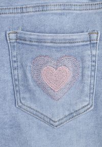 Renee - Niebieskie Casualowe Szorty Jeansowe High Waist Ozdobione Guzikami Leviana. Okazja: na co dzień. Stan: podwyższony. Kolor: niebieski. Materiał: jeans. Długość: krótkie. Wzór: aplikacja. Sezon: lato. Styl: casual #3