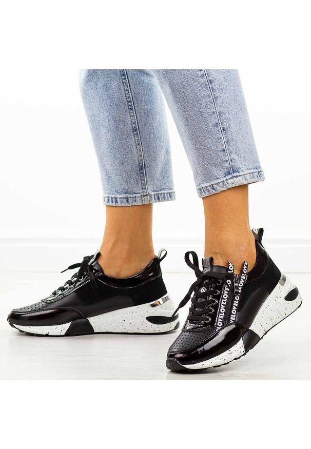Sneakersy damskie T.Sokolski W21-92 Bk Skóra. Kolor: czarny. Materiał: skóra. Obcas: na obcasie. Wysokość obcasa: średni
