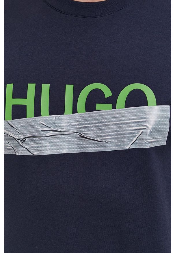 Hugo Bluza bawełniana kolor granatowy z nadrukiem. Okazja: na co dzień. Kolor: niebieski. Materiał: bawełna. Wzór: nadruk. Styl: casual