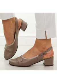 Cappucciono skórzane Polskie czółenka damskie Góral 2000. Okazja: na co dzień. Nosek buta: okrągły. Zapięcie: pasek. Szerokość cholewki: normalna. Wzór: ażurowy. Materiał: skóra. Sezon: wiosna, lato. Obcas: na obcasie. Styl: casual, elegancki, klasyczny. Wysokość obcasa: średni #1