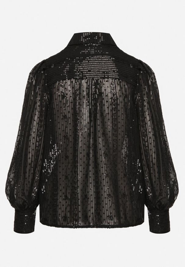 Born2be - Czarna Transparentna Koszula Ozdobiona Cekinami Temivessae. Typ kołnierza: kołnierzyk klasyczny. Kolor: czarny. Materiał: jeans. Długość rękawa: długi rękaw. Długość: długie. Wzór: aplikacja. Styl: klasyczny