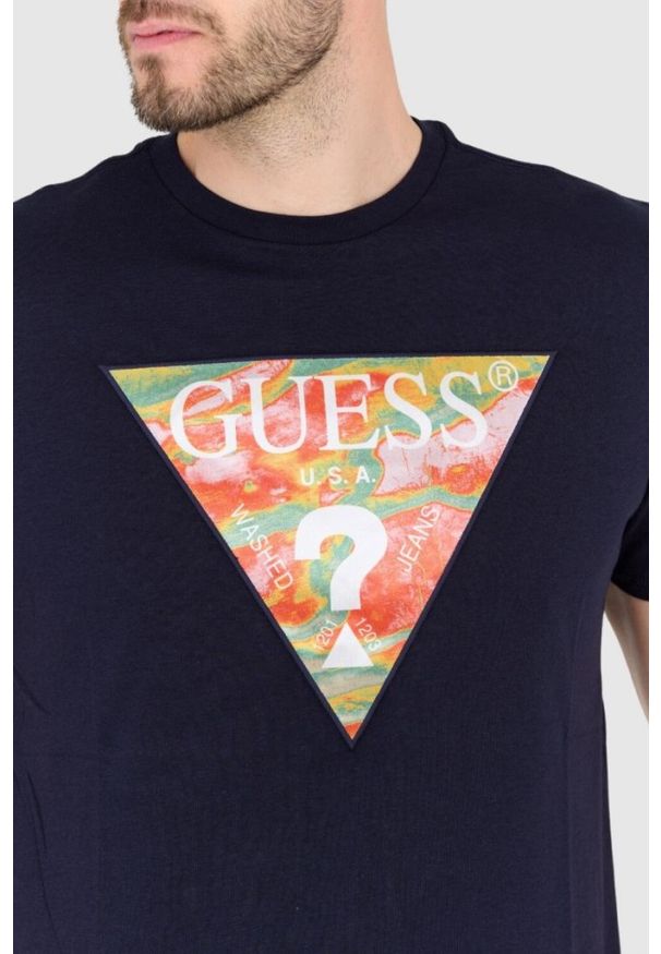 Guess - GUESS Granatowy bawełniany męski T-shirt slim fit, Rozmiar XXL. Kolor: niebieski. Materiał: bawełna. Wzór: aplikacja