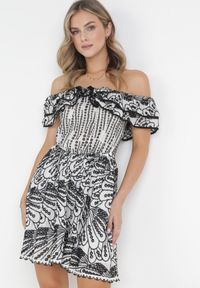 Born2be - Czarna Rozkloszowana Sukienka Mini Hiszpanka z Gumką w Pasie i Ozdobnym Haftem Lenia. Typ kołnierza: dekolt hiszpanka. Kolor: czarny. Materiał: tkanina. Wzór: haft. Długość: mini #5