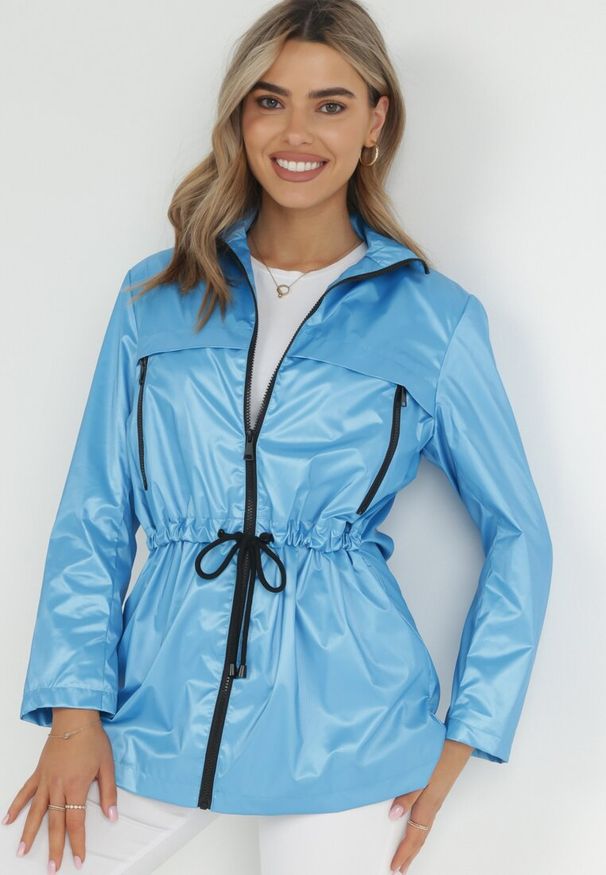 Born2be - Niebieska Kurtka Layna. Typ kołnierza: kołnierzyk stójkowy. Kolor: niebieski. Materiał: materiał. Długość rękawa: długi rękaw. Długość: długie