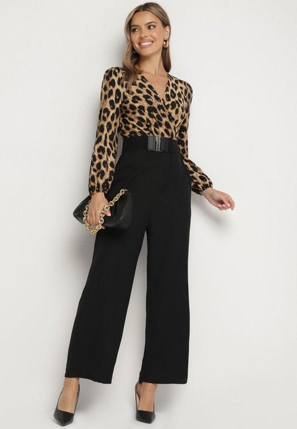 Born2be - Brązowo-Czarny Kombinezon w Panterkę z Szerokim Paskiem Vaison. Okazja: na co dzień. Kolor: brązowy. Długość rękawa: długi rękaw. Długość: długie. Wzór: motyw zwierzęcy. Styl: casual, klasyczny