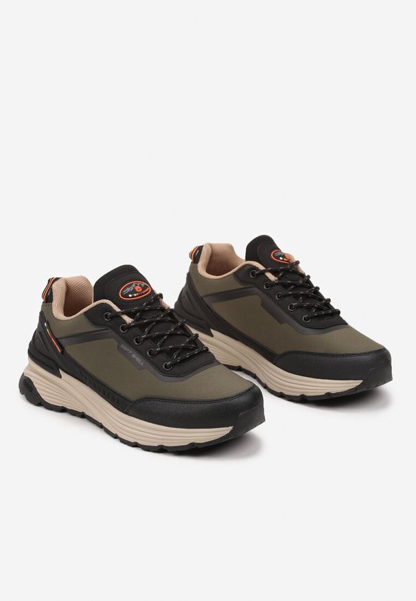 Born2be - Zielone Płaskie Sznurowane Buty Sportowe z Tłoczoną Podeszwą Vivilie. Nosek buta: okrągły. Zapięcie: sznurówki. Kolor: zielony. Materiał: materiał. Obcas: na obcasie. Wysokość obcasa: niski