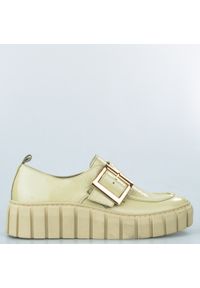 Inna - Półbuty na platformie z klamerką lakierowane skórzane beżowe Sempre-40. Kolor: beżowy. Materiał: lakier, skóra. Obcas: na platformie. Styl: elegancki, klasyczny. Wysokość obcasa: średni #1