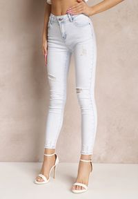 Renee - Jasnoniebieskie Jeansy Skinny z Regularnym Stanem i Przetarciami Aamirah. Kolor: niebieski. Styl: klasyczny