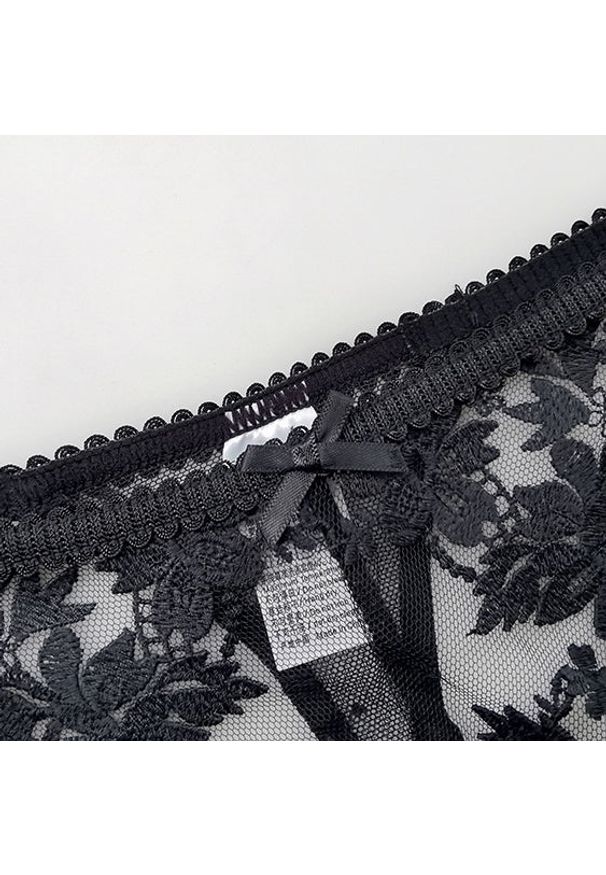 Intica - Stringi koronkowe trójkątne na każdą okazję Eladia. Kolor: czerwony. Materiał: koronka. Wzór: koronka