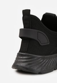 Renee - Czarne Buty Sportowe na Platformie ze Sznurowaniem Adelmarie. Okazja: na co dzień. Kolor: czarny. Materiał: jeans, dresówka. Obcas: na platformie #8