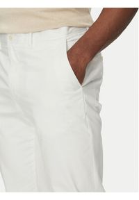 TOMMY HILFIGER - Tommy Hilfiger Chinosy Denton MW0MW37873 Biały Slim Fit. Kolor: biały. Materiał: bawełna #4