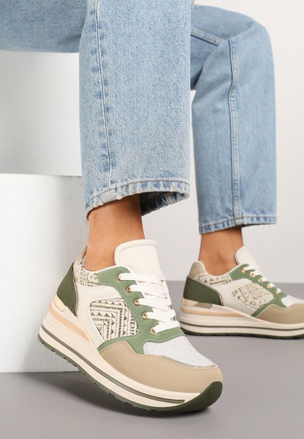 Born2be - Ciemnobeżowe Sneakersy na Koturnie Ozdobione Brokatem Tilliante. Okazja: na co dzień. Kolor: beżowy. Materiał: jeans. Wzór: aplikacja. Obcas: na koturnie