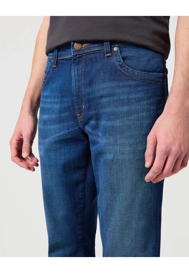 Wrangler - WRANGLER TEXAS STRETCH NIGHT BREAK W1219237W 112126068. Stan: podwyższony. Styl: klasyczny