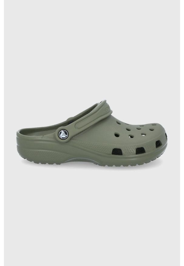 Crocs Klapki damskie kolor zielony. Kolor: zielony. Materiał: guma, materiał. Wzór: gładki. Obcas: na obcasie. Wysokość obcasa: niski