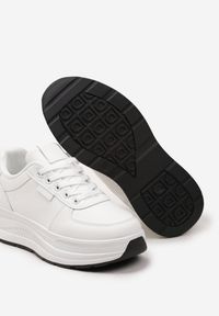 Born2be - Białe Sznurowane Sneakersy na Płaskiej Ozdobnej Podeszwie Strones. Okazja: na co dzień. Nosek buta: okrągły. Zapięcie: sznurówki. Kolor: biały. Materiał: jeans #3