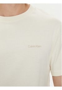 Calvin Klein T-Shirt Enlarged Back Logo K10K113106 Beżowy Regular Fit. Kolor: beżowy. Materiał: bawełna #5